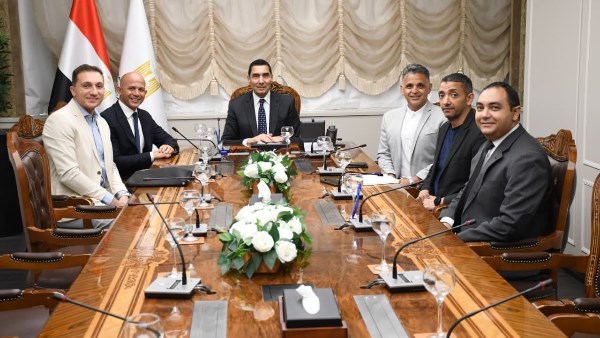 وزير الرياضة يستقبل الرئيسي التنفيذي لبطولة أيرون مان
