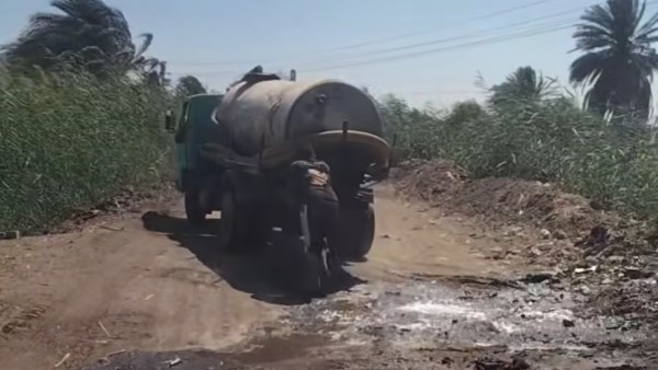 ضبط سيارات كسح مخالفة بقنا