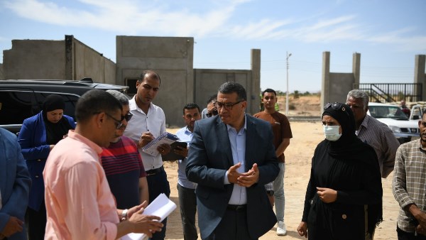 . محافظ قنا يتابع الأعمال الإنشائية لشادر الأربعين