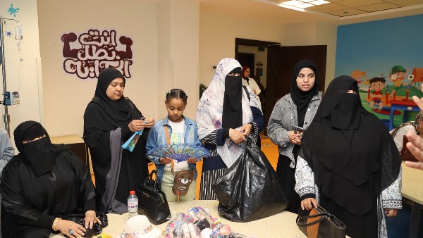 توزيع هدايا العيد علي مرضي السرطان بالأقصر