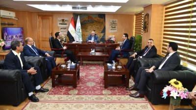 محافظ الفيوم يناقش تطوير الإجراءات مع «الاتصالات» و«GIZ»