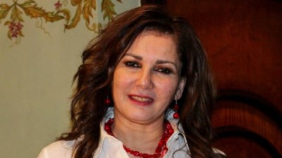  الفنانة آثار الحكيم