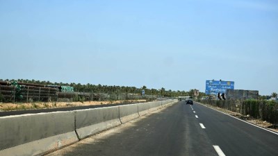 رئيس الوزراء يتابع تطوير “طريق الخدمات” و“طريق الشركات” بمدينة إدكو في البحيرة