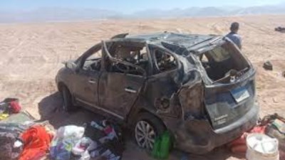 مصرع طبيب وأبنائه الثلاثة في حادث انقلاب سيارة على الطريق الصحراوي الشرقي بالمنيا 
