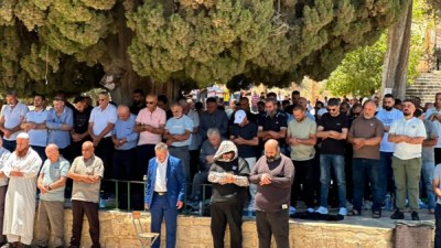 أكثر من 60 ألف مصلٍ يؤدون صلاة الجمعة في المسجد الأقصى رغم إجراءات الاحتلال المشددة