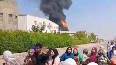 حريق داخل مصنع بمدينة السادات بالمنوفية والحماية المدنية تسيطر على النيران دون خسائر بشرية