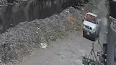 لقطة من موقع الحادث خلال لحظة الاعتداء على رئيسة الوحدة المحلية"