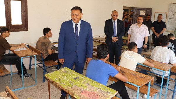 غش وتصوير الامتحانات.. استبعاد رئيس لجنة وإحالة مراقبين للتحقيق في 4 محافظات