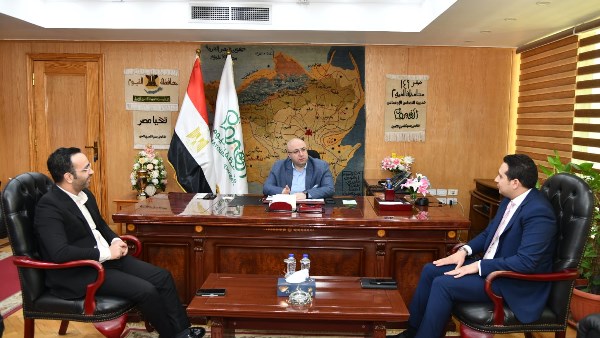 محافظ الفيوم يبحث تطوير أكاديمية تكنولوجيا المعلومات والتحول