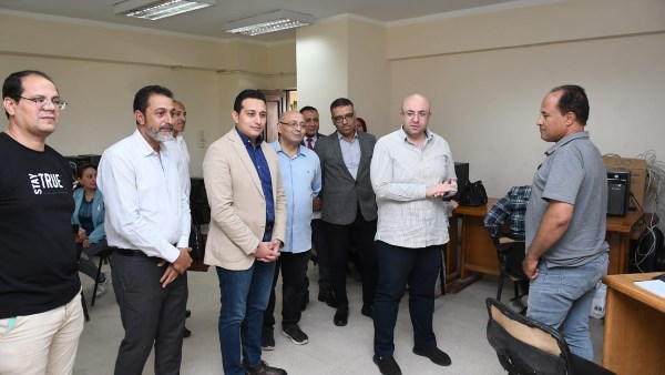 محافظ الفيوم يتفقد تدريب موظفي المراكز التكنولوجية بالمحافظة