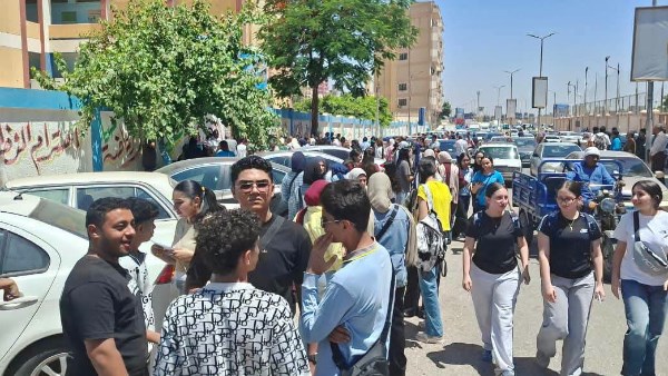 طلاب الثانوية العامة بالفيوم يؤدون امتحان اللغة العربية
