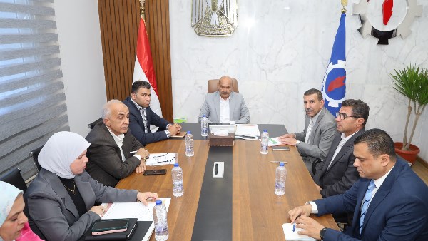 محافظ السويس يبحث مع العضو المنتدب التنفيذي لشركة النصر للأسمدة سبل دعم التنمية الصناعية وزيادة الاستثمارات