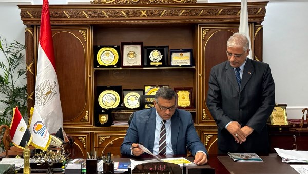 محافظ قنا ووكيل وزارة التربية والتعليم 