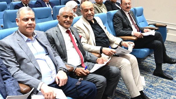 خلال الاجتماع