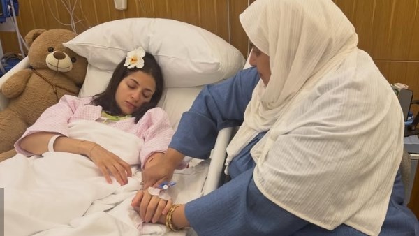 الفنانة منى فاروق