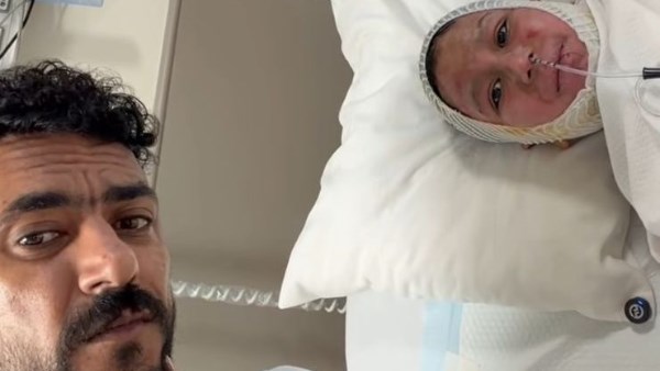  أحمد العوضي على زيارة الطفل يوسف 