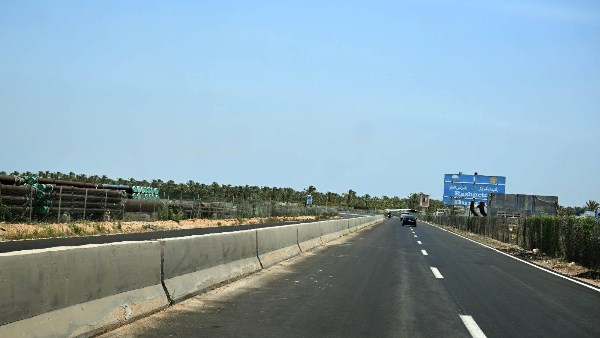 رئيس الوزراء يتابع تطوير “طريق الخدمات” و“طريق الشركات” بمدينة إدكو في البحيرة
