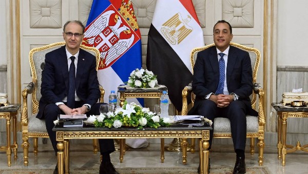 رئيس الوزراء يلتقي نظيره الصربي