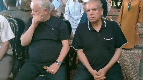 أشرف زكي ومنير مكرم  وفتوح أحمد في  جنازة عبدالعزيز مخيون 