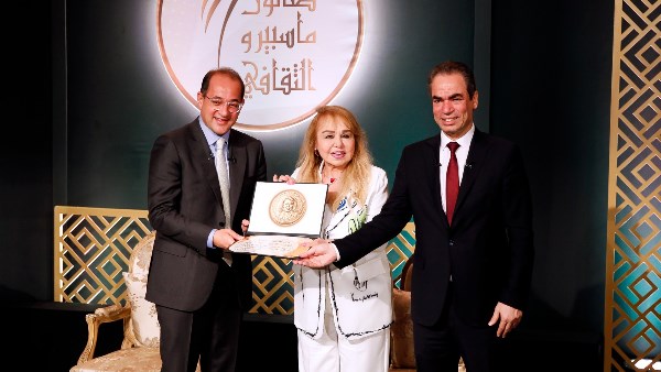   منح وسام ماسبيرو لحمدية حمدي وفريدة الزمر وسهير شلبي وسوزان حسن وعبد الرحيم كمال