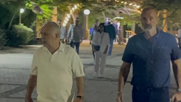 أشرف زكي وأيمن عزب في عزاء محمد مرزبان 