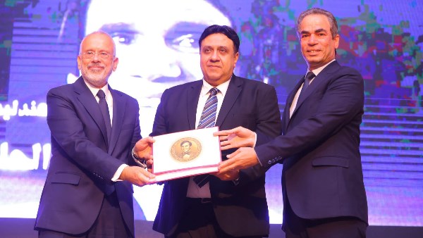 تكريم اسم العندليب