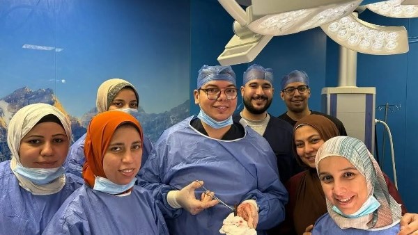 بعد سنوات من الألم.. أطباء بنها الجامعي يخرجون قطعة خشب من وجه مريض