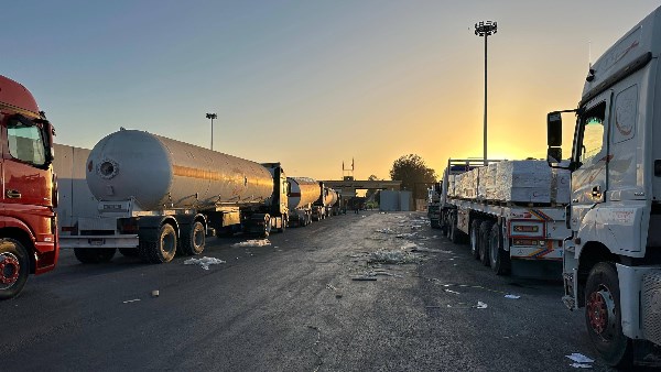 الهلال الأحمر المصري يطلق قافلة “زاد العزة 206” بأكثر من 3 آلاف طن مساعدات لغزة 