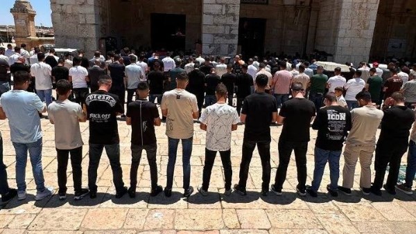65 ألف مصلٍ يؤدون صلاة الجمعة في المسجد الأقصى رغم إجراءات الاحتلال الإسرائيلي 