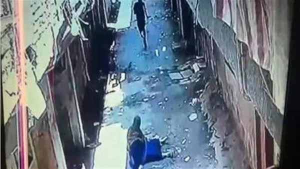 ضبط عاطل في شبرا الخيمة بعد فيديو تحرش بسيدة مسنة وسقوطها أرضًا تحت تأثير المخدرات