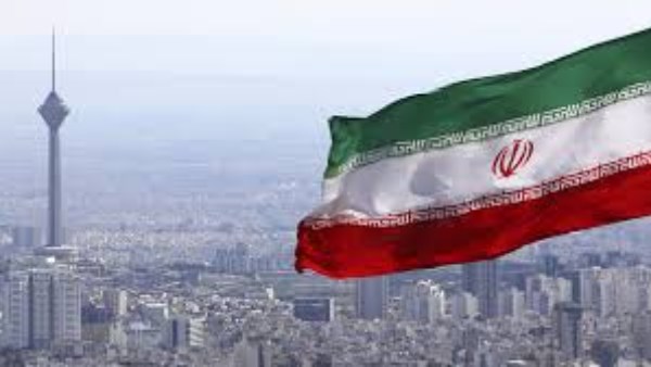 إلغاء الرحلات الداخلية في إيران وغارات إسرائيلية تستهدف مواقع في ماهشهر وتفجيرات في طهران