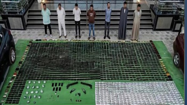 الداخلية توجه ضربة استباقية للبؤر الإجرامية .. مصرع عنصرين شديدي الخطورة وضبط مخدرات وأسلحة بقيمة 120 مليون جنيه 