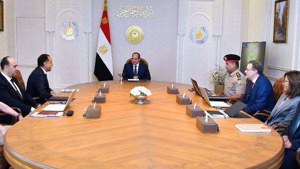 الرئيس السيسي يوجه بمواصلة تطوير الجهاز الإداري للدولة وتعزيز الحوكمة والشفافية