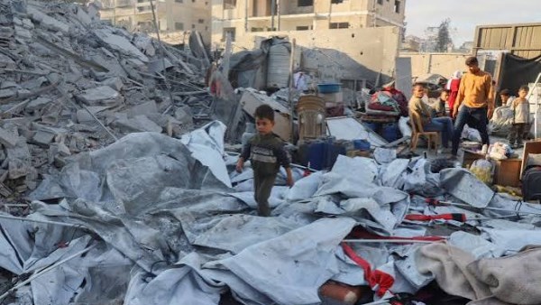 استشهاد طفل فلسطيني و3 آخرين في غارات إسرائيلية متفرقة جنوب ووسط قطاع غزة 