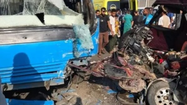 إصابة 3 أشخاص في حادث تصادم أتوبيس وسيارة سوزوكي أعلى طريق بلبيس 