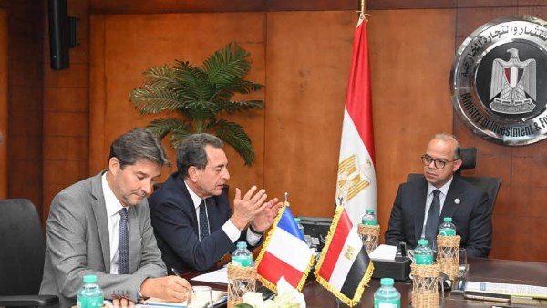 وزير الاستثمار يبحث مع السفير الفرنسي تعزيز التعاون الاستثماري وجذب استثمارات جديدة لمصر