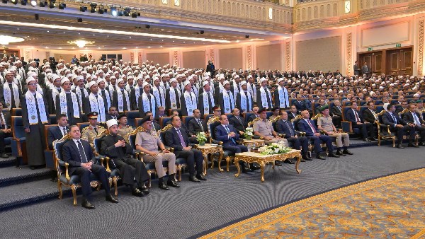 السيسي يوجه بدعم أوائل أئمة الأوقاف واستكمال دراساتهم العليا وإيفاد المتميزين في بعثات خارجية