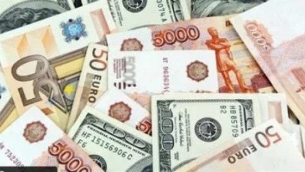 استقرار أسعار الدولار واليورو والإسترليني أمام الجنيه المصري اليوم السبت بالبنوك
