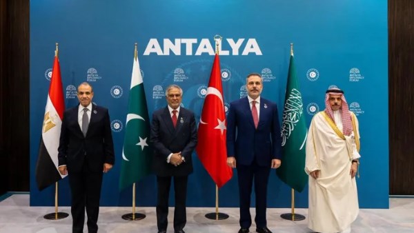 بيان رباعي من مصر والسعودية وباكستان وتركيا لدعم المفاوضات الأمريكية الإيرانية