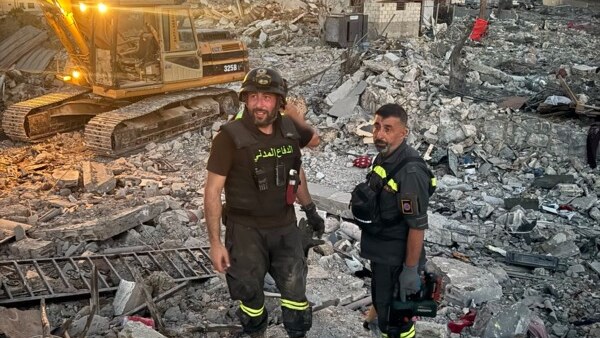 الدفاع المدني اللبناني ينتشل 13 جثمانًا ويواصل إزالة آثار القصف في النبطية ومرجعيون