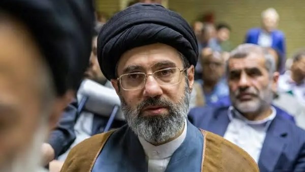 الحرس الثوري الإيراني: مجتبى خامنئي يوافق على التفاوض مع أمريكا بشروط طهران