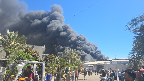 حريق هائل بمصنع دهانات في دمياط الجديدة يسفر عن إصابة 7 حالات اختناق
