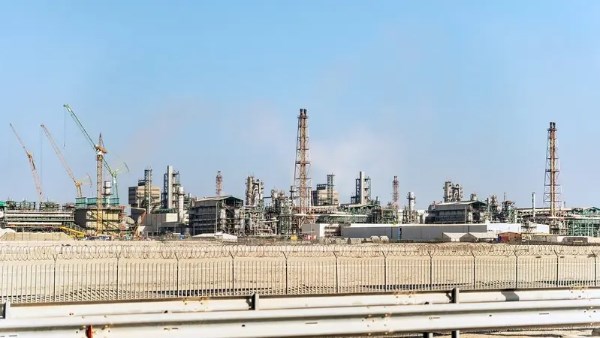 انفجار مصنع برأس لفان في قطر.. 54 مصابًا و18 مفقودًا بعد حادث في منشأة الغاز