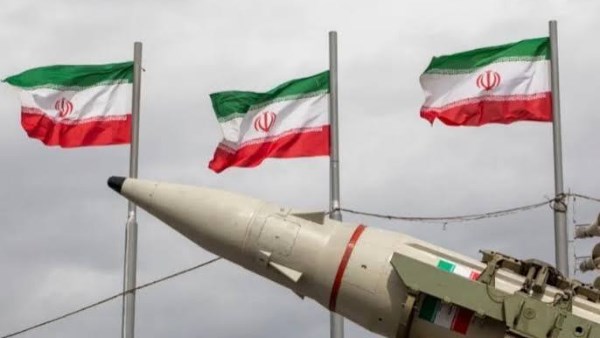 تفاصيل استهداف إيران لمواقع تابعة للجيش الأمريكي في الكويت والبحري