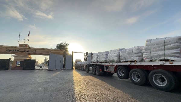 الهلال الأحمر المصري يطلق قافلة «زاد العزة 222» إلى غزة بحمولة تتجاوز 4 آلاف طن من المساعدات الإنسانية