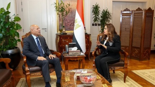 وزيرة التنمية المحلية والبيئة تبحث تطوير منظومة المخلفات بالقاهرة وتسريع تشغيل مدينة العاشر من رمضان