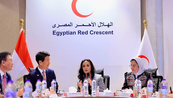 الهلال الأحمر المصري والصليب الأحمر الكوري يوقعان مذكرة تفاهم لدعم غزة والفلسطينيين في مصر 