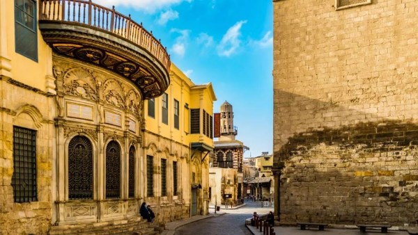 إضاءة وتنسيق وتأثيث خطة شاملة لرفع كفاءة قلب القاهرة