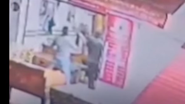 خلافات حول شراء اللحمة تتنهى بمجزرة عند محل الجزارة ....شاهد التفاصيل