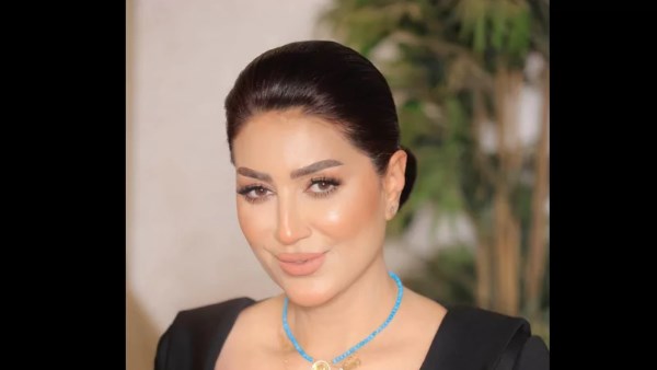 الفنانة وفاء عامر